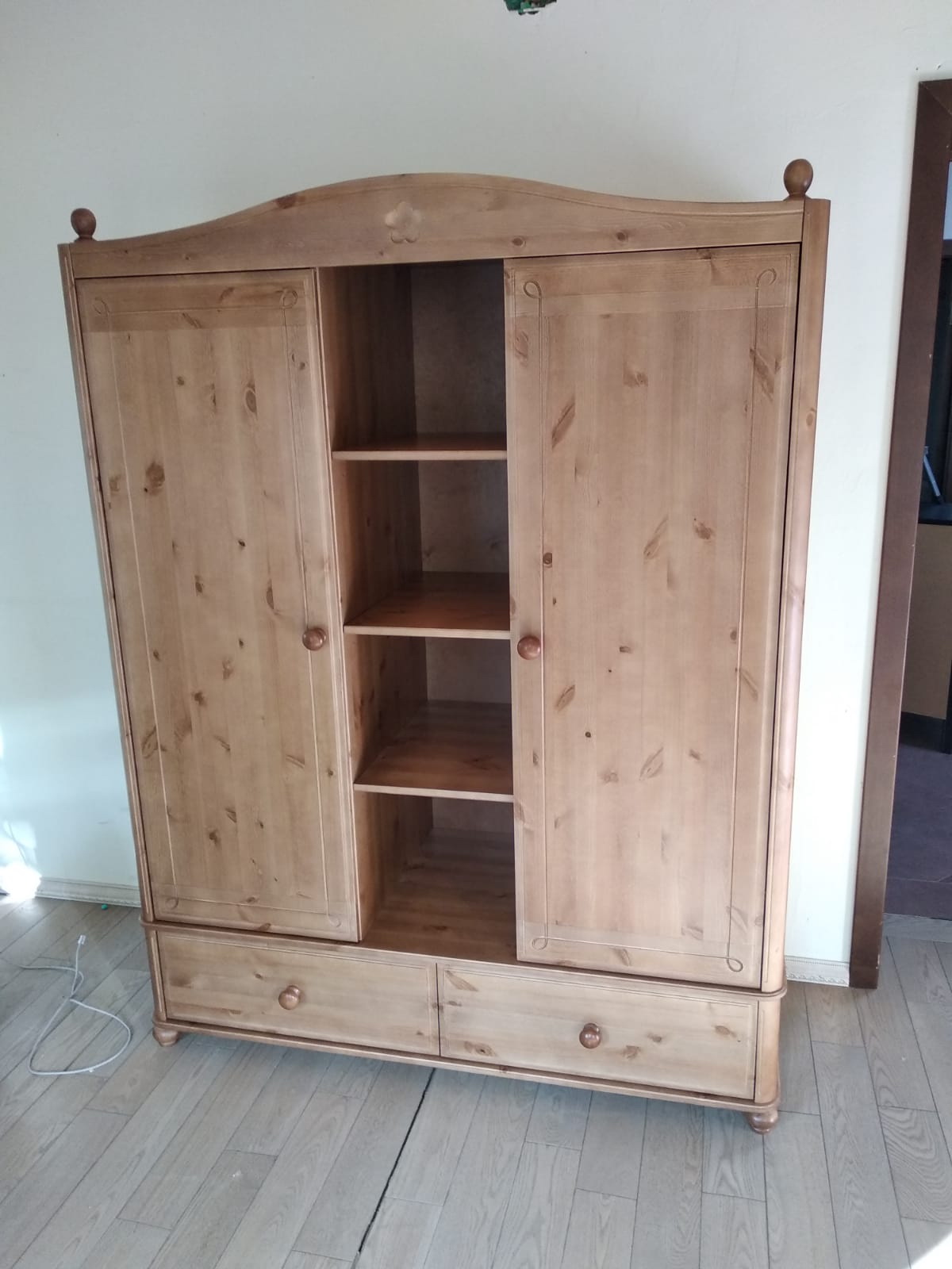 Шкаф 3 створчатый белый Бетти 3-ств №6