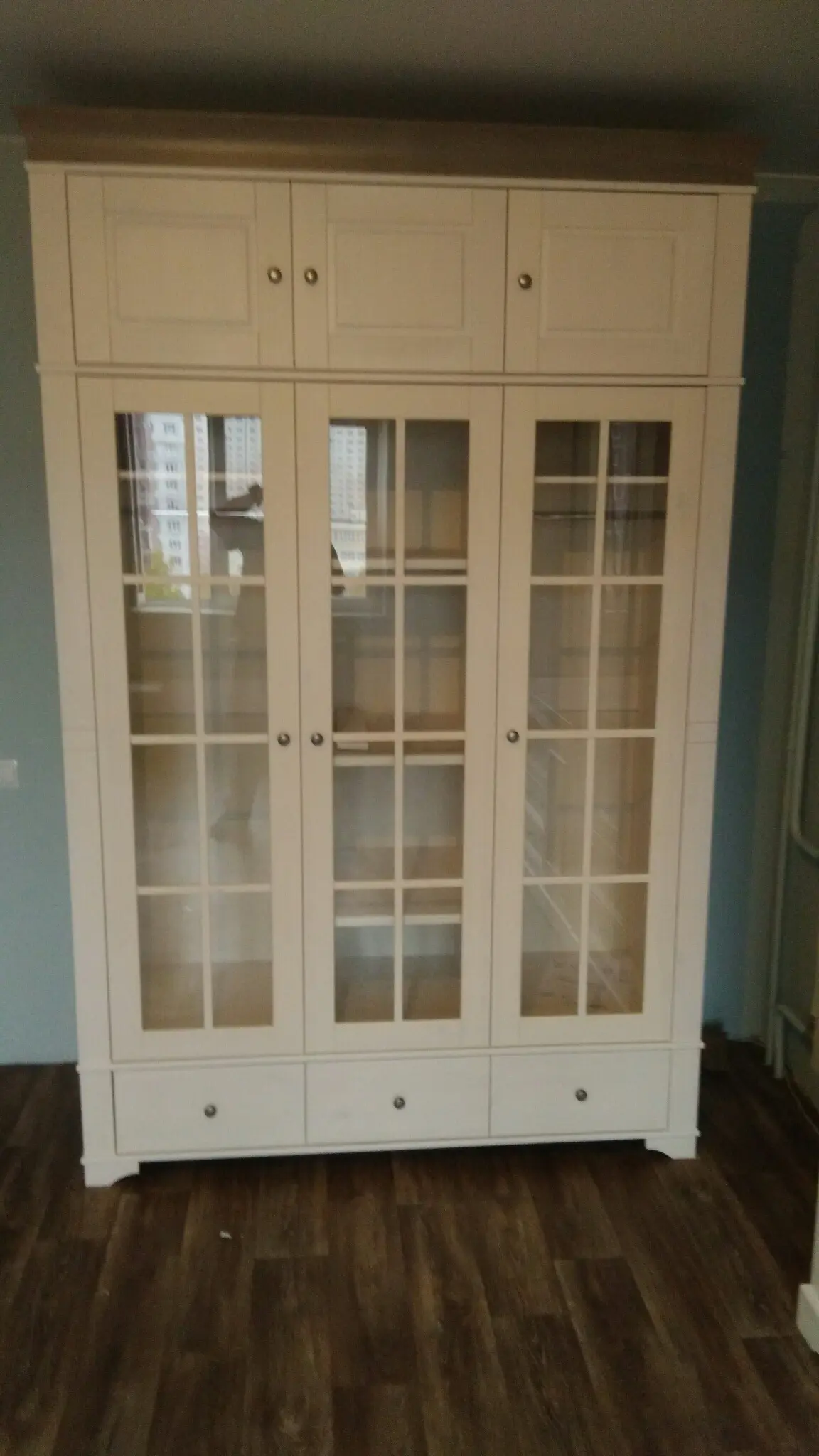 Шкаф Бейли 3-ств с 3 ящиками со стеклянными дверями белый воск