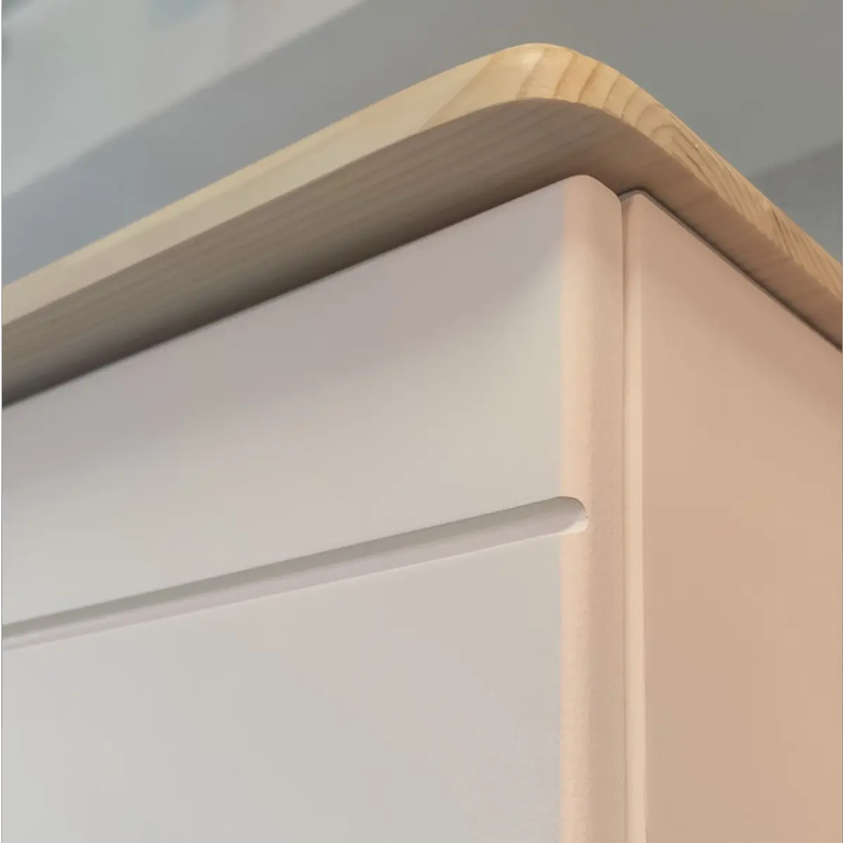 Шкаф детский с 3 ящиками массив сосны ТК №4 3-ств.