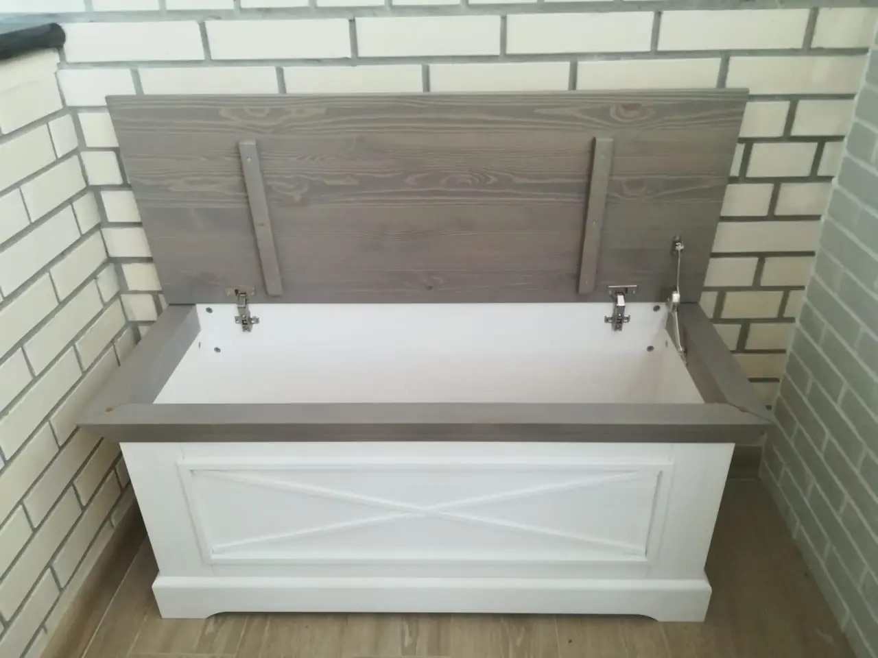 Сундук из массива сосны Форест (Тумба-100) белый воск/серый