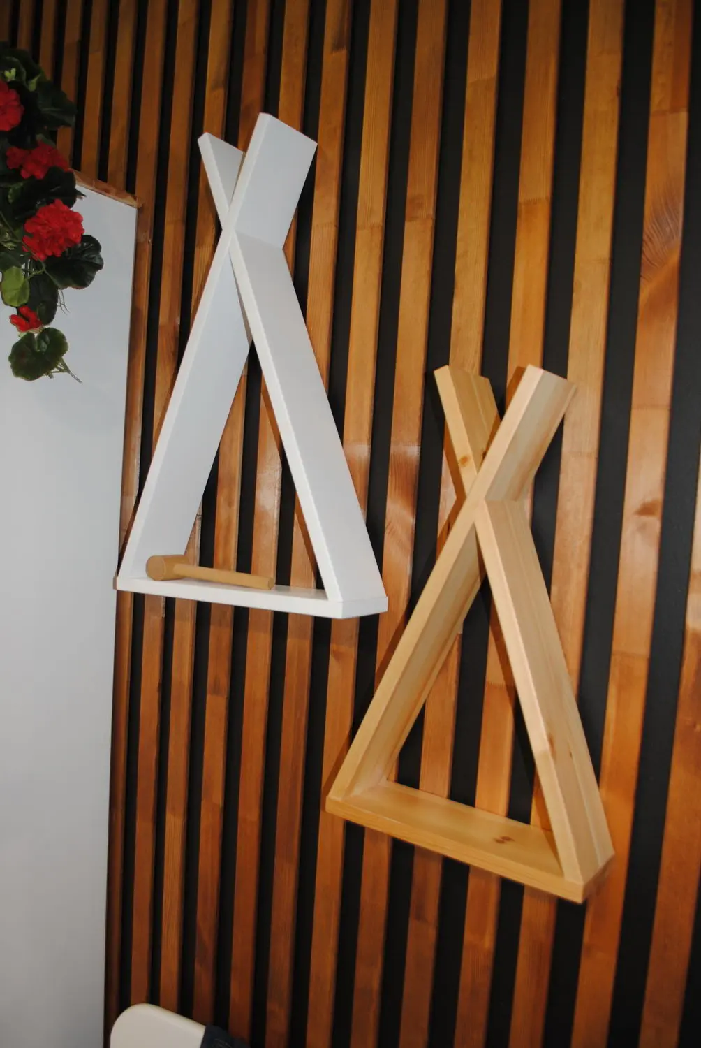 Полка белая из массива ТК №4