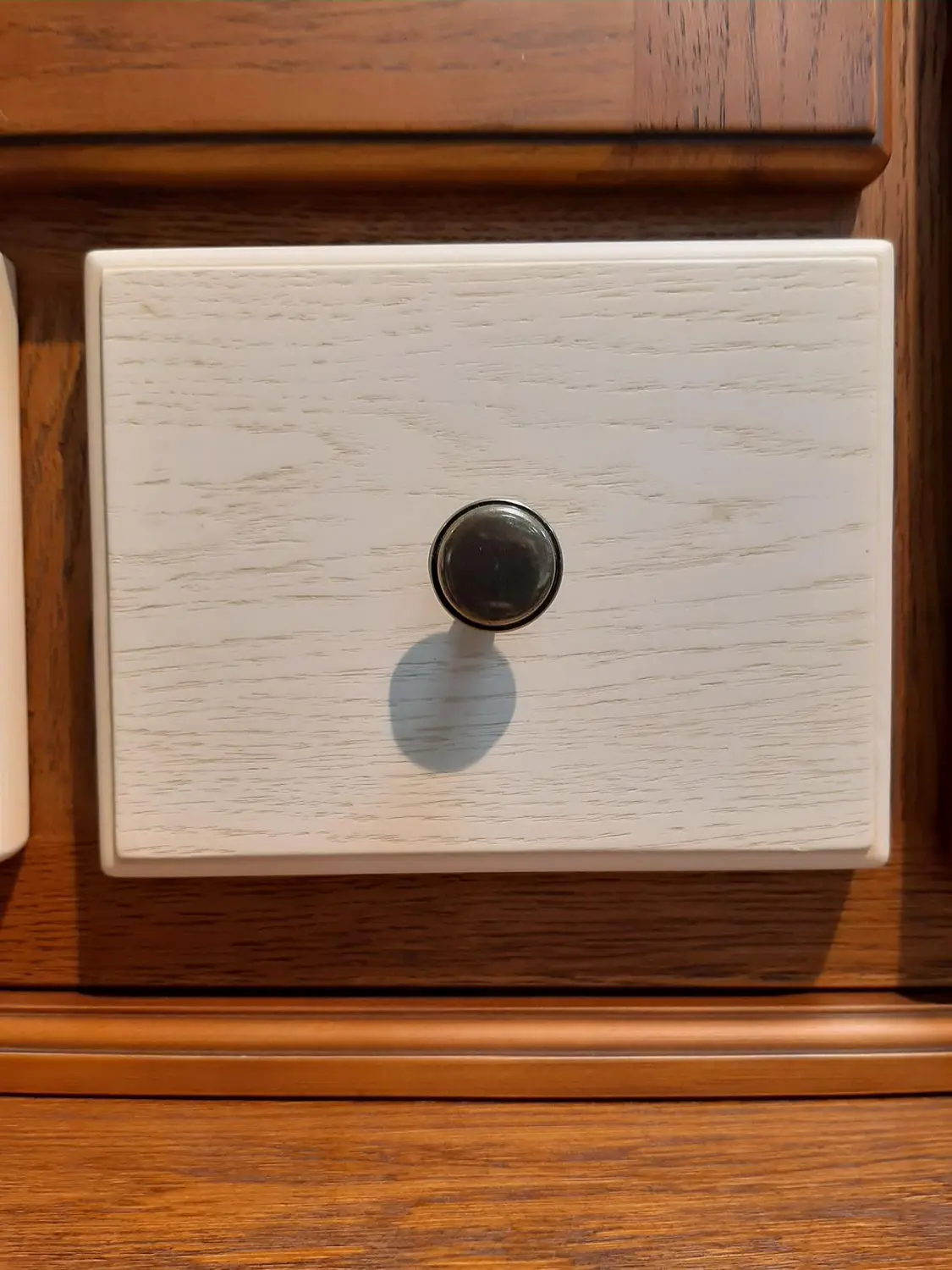 Сервант 3 створчатый Бьерт 1-56 сосна