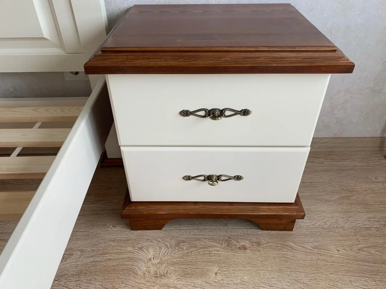 Тумба Брусно прикроватная 1.20.01