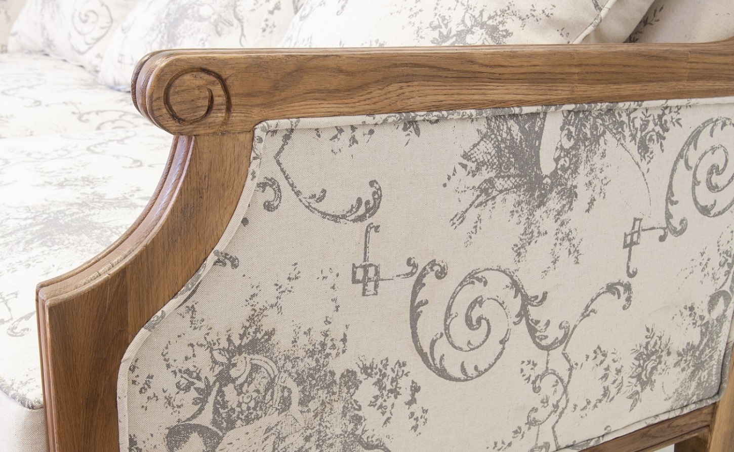 Диван с высокой спинкой для гостиниц Madesta