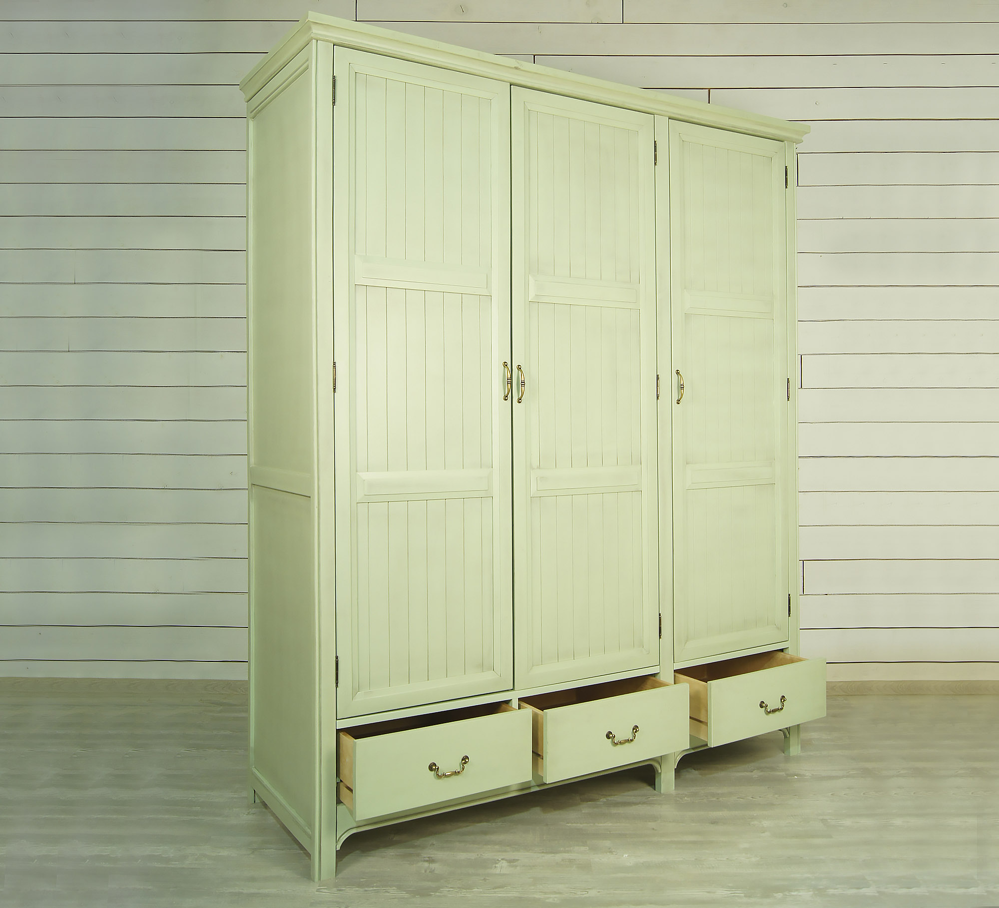 Шкаф трёхстворчатый массив "Olivia"