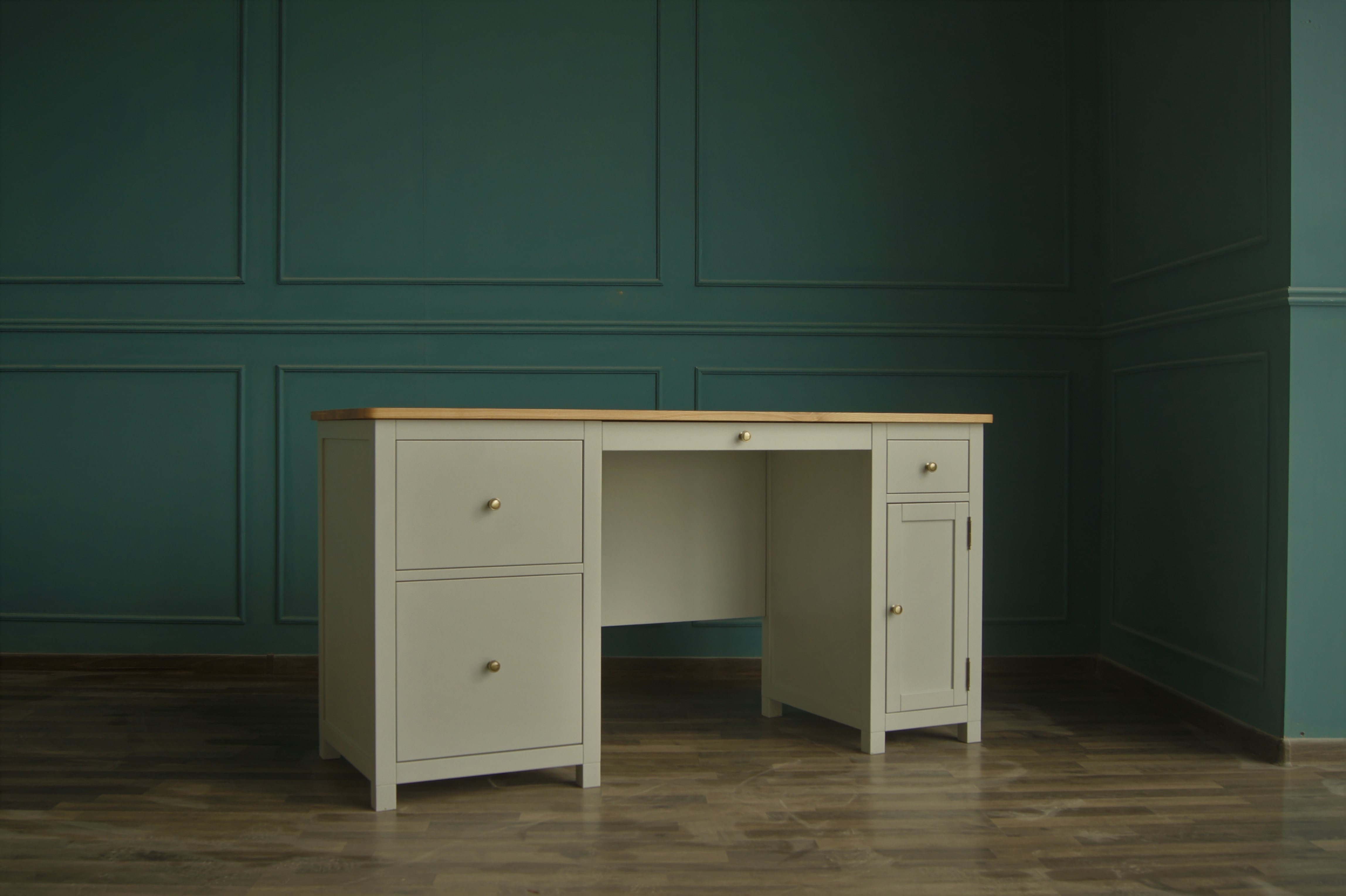 Большой рабочий стол "Jules Verne" с узкой тумбой серый