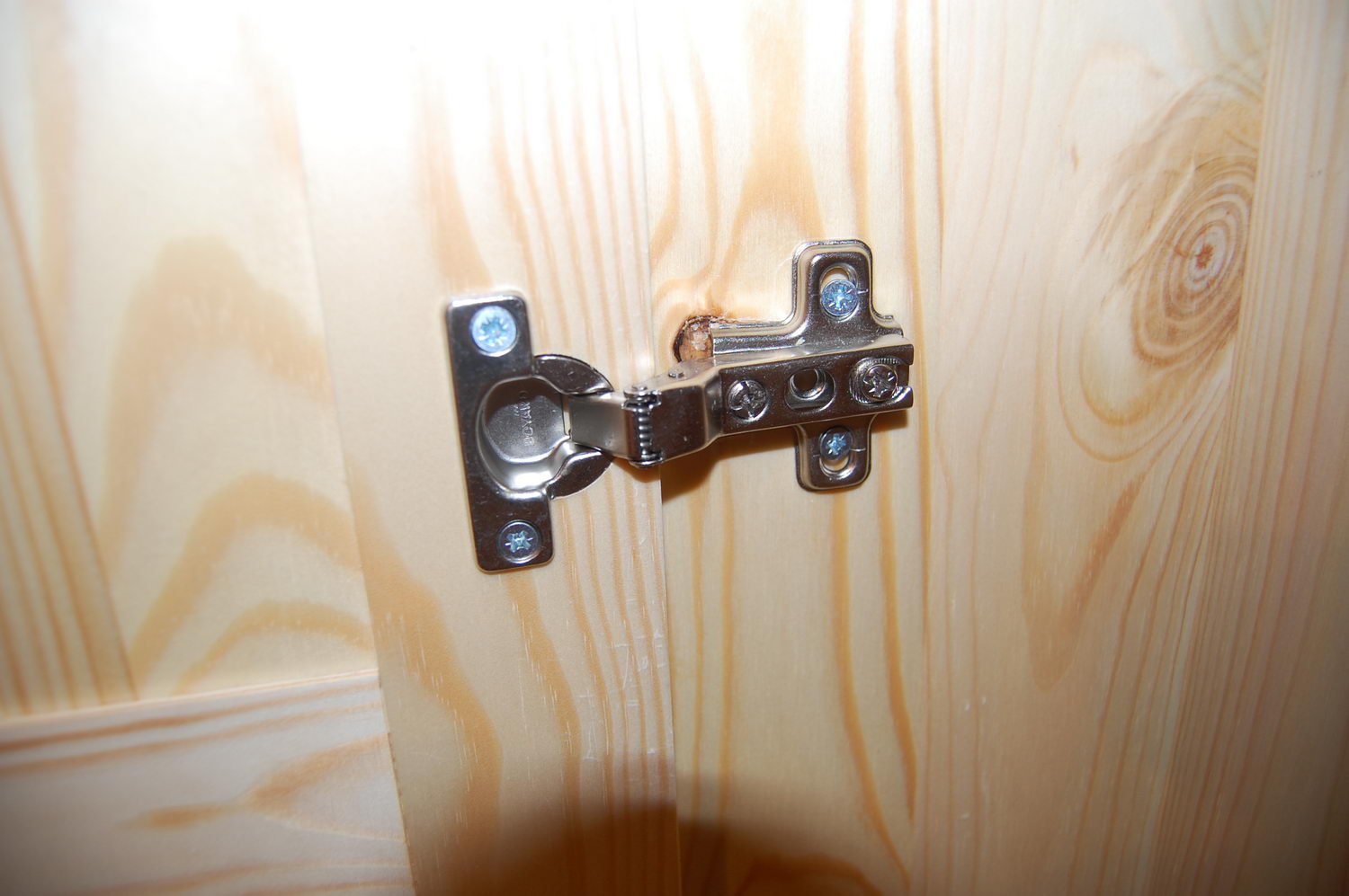 Шкаф Норд 2-х ств.три полки 146