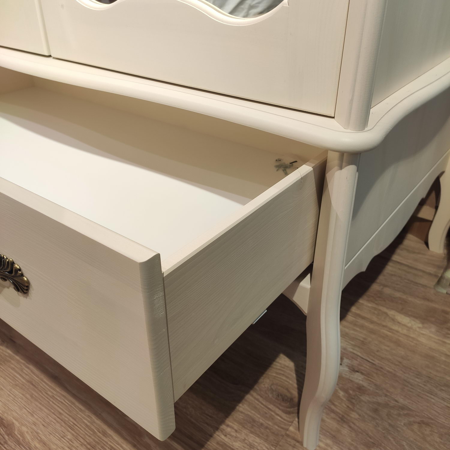 Шкаф массив сосны 2-дверный с зеркалом ЛеБо