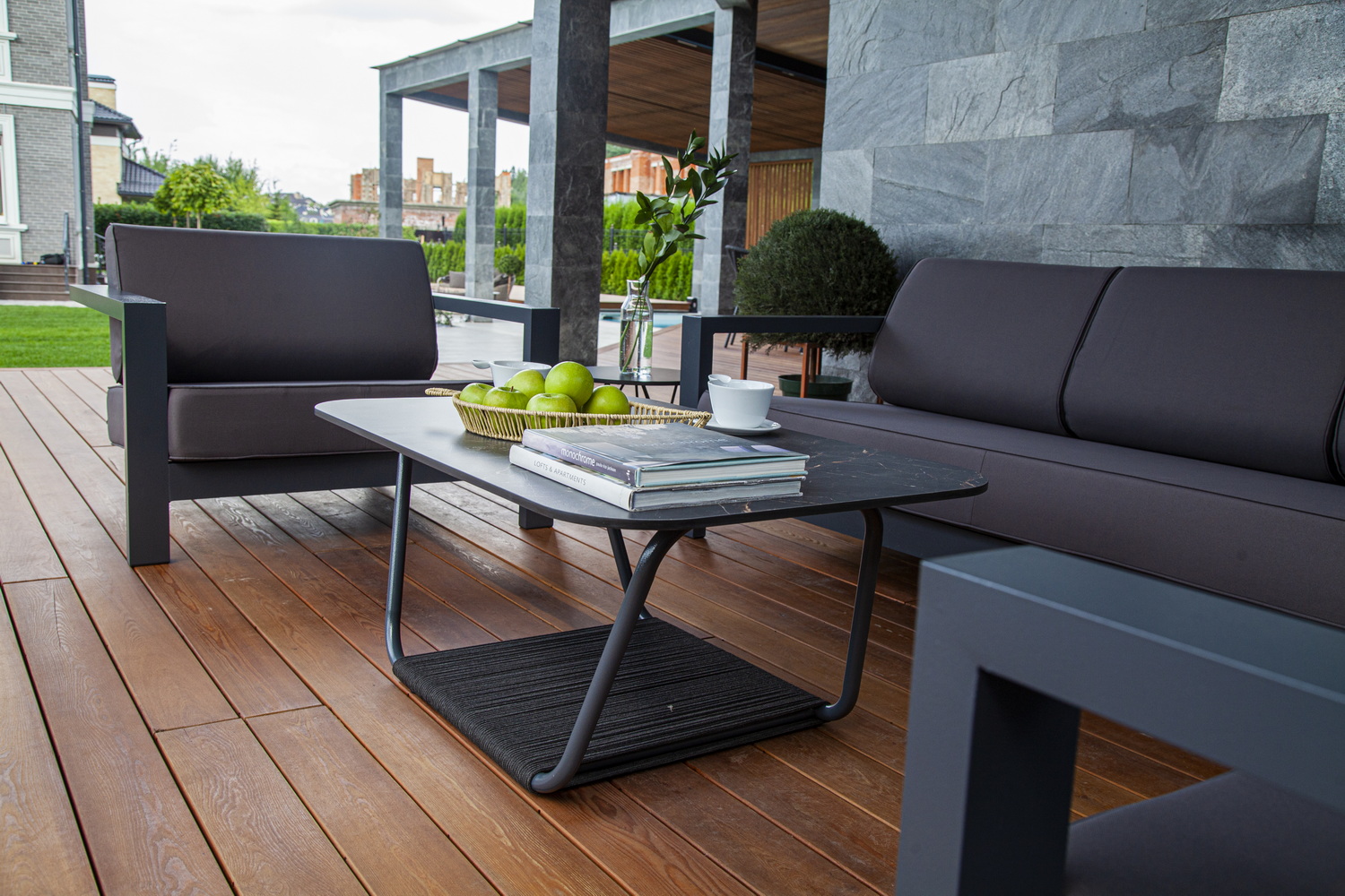 «Горнида» лаунж-зона из алюминия со столиком из HPL