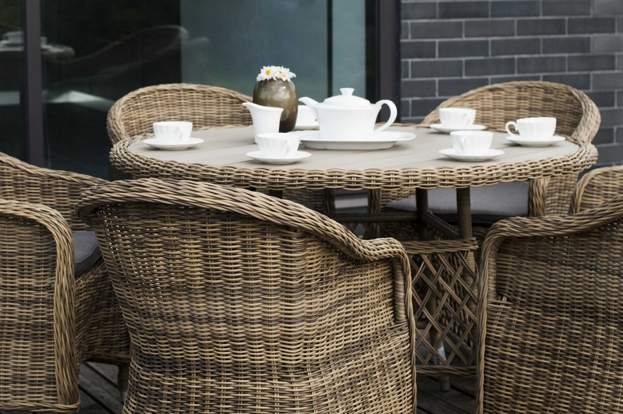 "Равенс" плетеное кресло из искусственного ротанга, цвет соломенный с серой подушкой